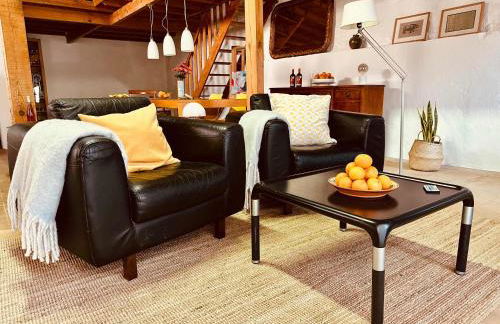 Charming Rustic Wine Cellar House in Reguengo Grande with Fireplace - Foto 6