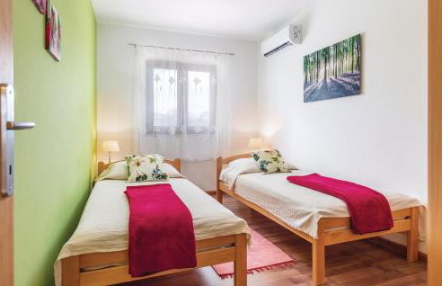 4 Bedroom Beautiful Home In Kunj - Photo 24