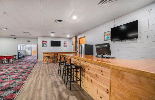 Bowling Alley! Expansive Group Getaway in Lewiston - Foto 20