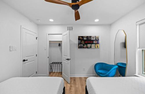 Chic 2BR flat with fireplace & gated parking - Foto 20