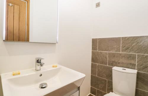 The Netherend Inn - Pet Friendly Haven - Photo 15