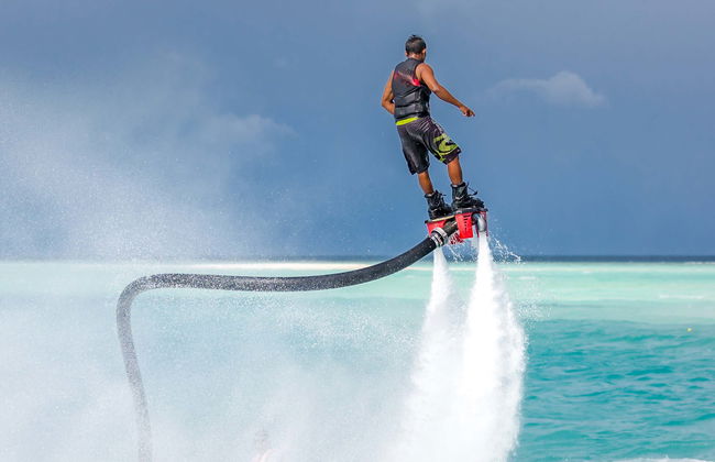 Flyboarding in Roatán - Photo 1