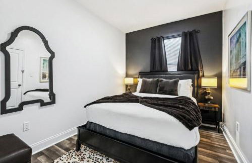 Spacious 10BR NOLA Home, Perfect for Groups, King bed - Foto 11