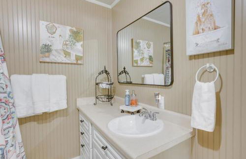 2 Mi to Lake Lineville Farmhouse with Fire Pit - Foto 14