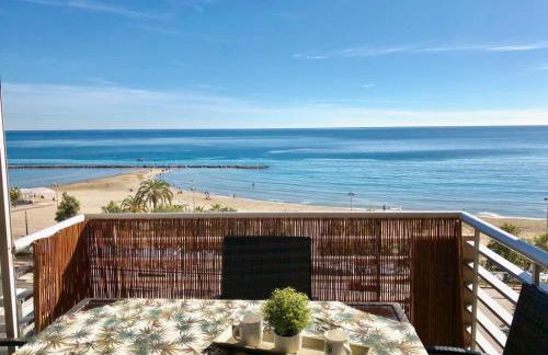 Stunning Sea View - Photo 12