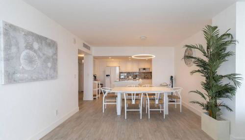 Stunning & Spacious Resort-Style Condo Across From Beach! - Foto 5