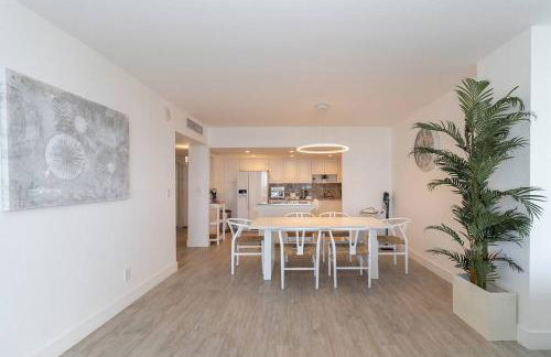 Stunning & Spacious Resort-Style Condo Across From Beach! - Foto 5
