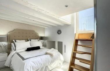 Chic Penthouse with Urban Charm & Rooftop - Foto 5