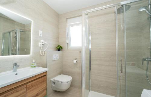 Poolside Hideout Apartments - Photo 118