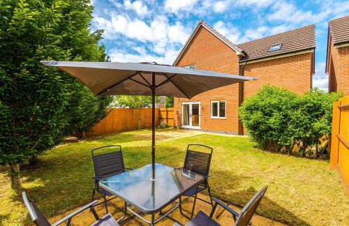 Relax in Style at Wedgwood House 3 BR Home with Garden & Parking - Foto 38