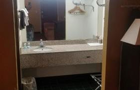 OSU King Bed Hotel Room 111 Booking - Foto 8