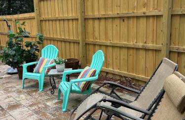 Cozy Comfy Beach Cottage w Hot Tub - Photo 4
