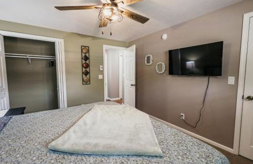 Indoor Hot-Tub! Spacious & Updated MQT Township Home! - Photo 17