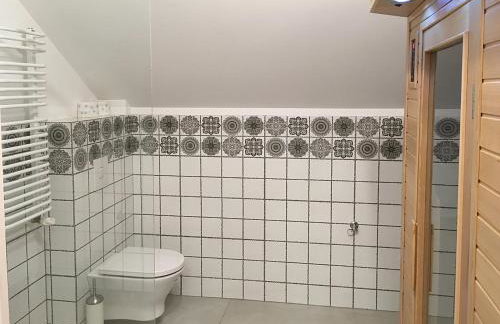 Malinowe Wzgórze domki 90 m2 z sauną i balią - Foto 41