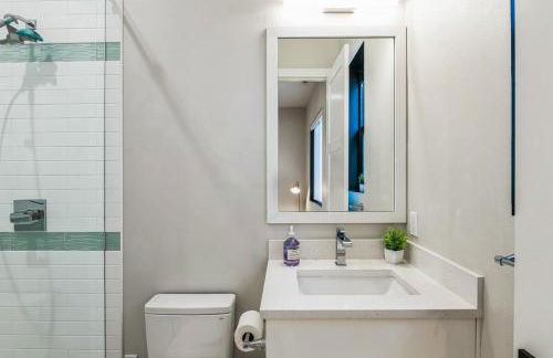 4BR 4BA Modern Lakefront Lodge - Foto 35