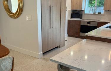 Mid-Century with Outdoor Oasis - Foto 10