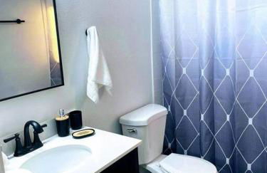 Phoenix Retreat - 2 Bedroom Home with King-Size Bed - 3 Smart TVs - 10 min from Airp - Unit A - Foto 9