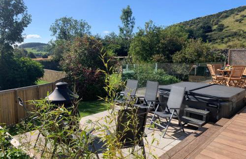 The Carthouse (Luxury 2 bed with private hot tub) - Photo 6