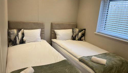 The Slipway Cabins with Hottub - Foto 5