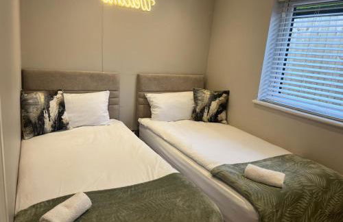 The Slipway Cabins with Hottub - Foto 5