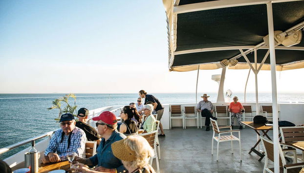 Charles Darwin Sunset Cruise - Foto 2