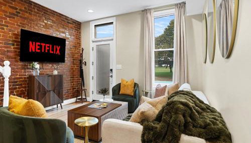 Luxury DC Rowhouse with Rooftop Firepit & Private Hot Tub- Near U Street & Logan Circle - Foto 5