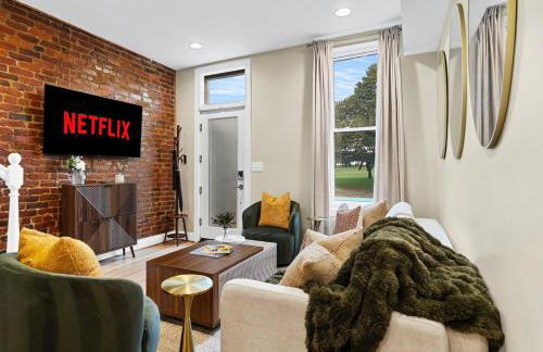 Luxury DC Rowhouse with Rooftop Firepit & Private Hot Tub- Near U Street & Logan Circle - Foto 5