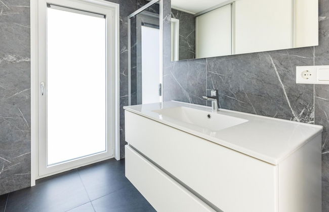 Chalet by Pond in Holiday Park - Photo 10