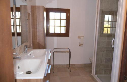 typical mas provençal with swimming pool in a small hamlet near mouriès in the alpilles in provence- 8 persons - Foto 53