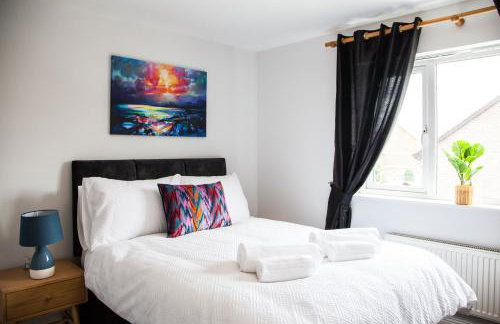 Stylish quaint home hosted by ESONGRACE Stays in Stoke-on-Trent - Perfect for Families - Contractors - Holiday makers - Emergency Housing - Professionals - Foto 3