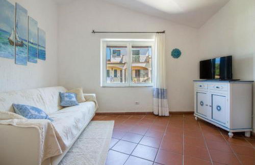 GuestHost - Seaside Apartment with Parking - Foto 6