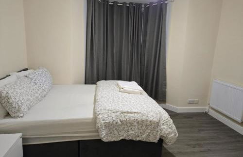 Newly Refurbished 2 Bedroom Flat New Southgate London N11 - Foto 8