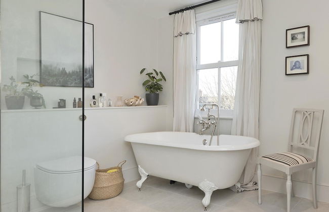 Interior Designed House With Garden in North West London by Underthedoormat - Foto 23