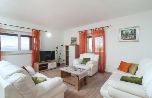 Five-Bedroom Holiday Home In Donji Humag - Photo 3