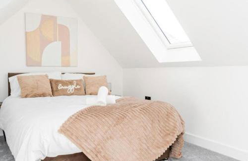 Modern Newport holiday home sleeps 8 - Foto 3