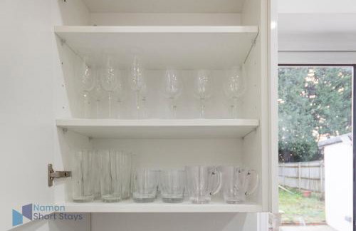 Large Comfy 4 Bedroom House, Ideal for Workers, FREE Parking - Foto 24