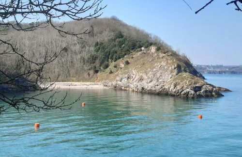 The Getaway - Modern 2 Bedroom Brixham Bungalow with sea peeps - Photo 13