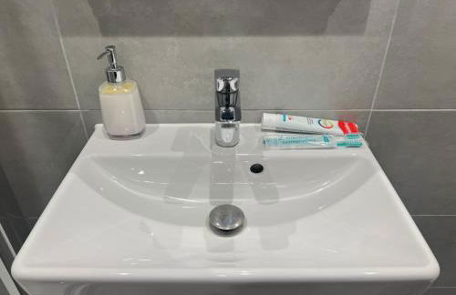 London Heathrow Airport Apartment Voyager House Terminal 12345 - EV Electric and Parking available! - Foto 8