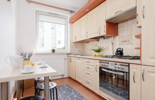 Apartament na Parterze z Parkingiem i Biurkiem do Pracy Zdalnej w Piasecznie by Noclegi Renters - Foto 5