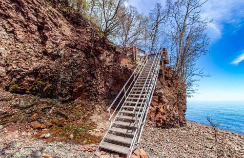 Incredible Views w Garage on Lake and bike trail - Foto 60