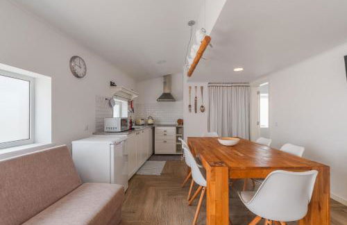 Between Mountain And Sea - Foto 3