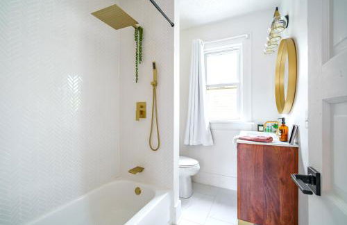 Jungle House Luxury Homes - Columbus Downtown Short North - Steps to Convention Center & Nationwide Arena - Sleeps up to 8 - Free Parking - Over 5,800 Five Stars - Foto 48