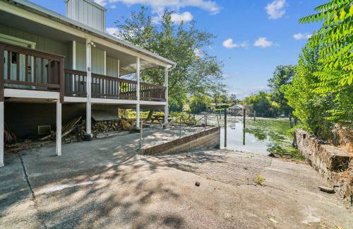 Lakeside Retreat with Private Boat Ramp home - Foto 7