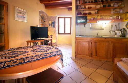 Kamene Priče rooms, music and food - Photo 3