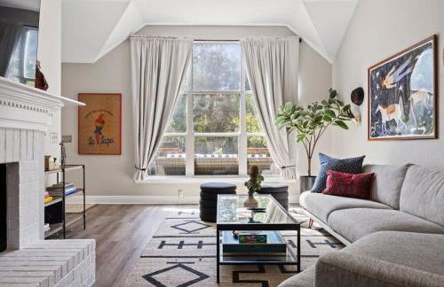 Artist Retreat at Cypress Creek - Hotub - Sleeps 9 - Photo 38