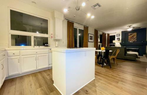 King Bed Quiet Home on Cul-de-Sac Hiking Trails - Foto 12