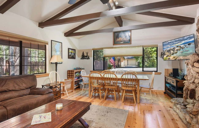 Elm Street Getaway Sleeps 8! - Foto 12