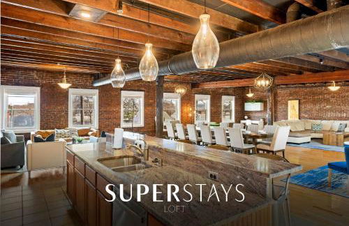 KING Penthouse Sleep8 4Bed 3BR 2BA Swepson Loft - Foto 1