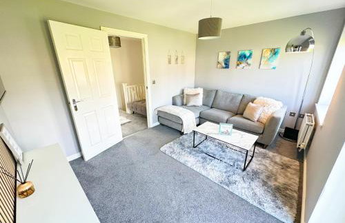 Luxury 4 Bed House - Free Parking - Contractors - Relocators - Foto 8