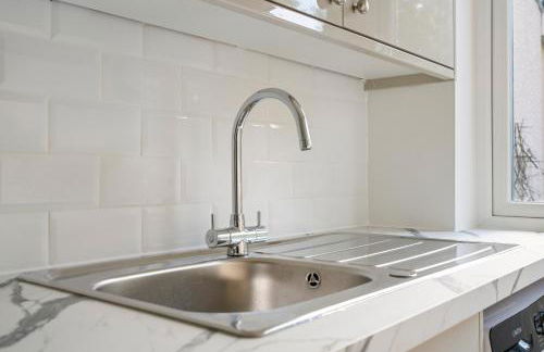 2 Bed Luxury Parking and Garden - Close to Heathrow - Foto 7